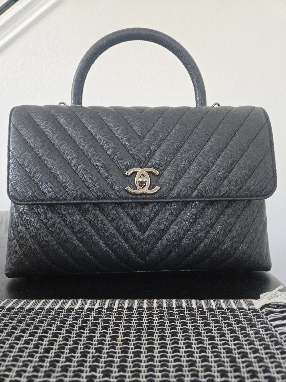 CHANEL Coco Handle Chevron Caviar Bag – Grayish Black - Picture 3 of 17